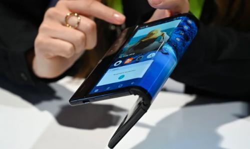 Hajlítható kijelzők: a mobiltechnológia új dimenziója